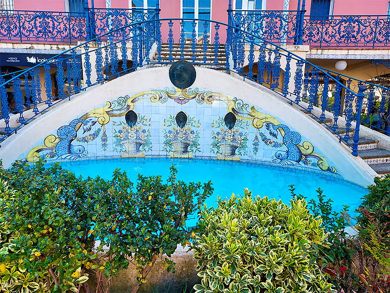 La belle fontaine � PORT GRIMAUD